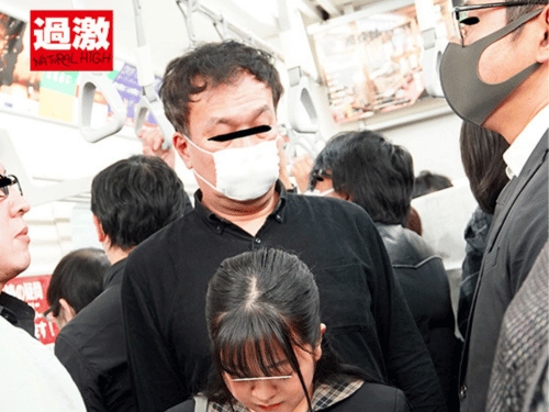 【ゲイ目線で見るノンケAV】ちっちゃな女の子を囲んでネチネチ痴漢する卑劣巨漢集団2